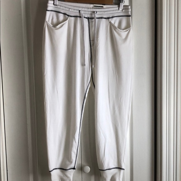 Hue capris - Picture 1 of 3